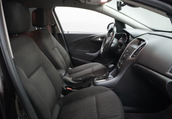 Подержанный автомобиль Opel Astra Hatchback 2013 года (11 фото)