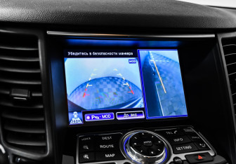 Подержанный автомобиль Infiniti QX70 2013 года (14 фото)