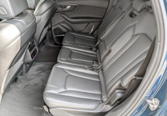 Подержанный автомобиль Audi Q7 2021 года (12 фото)