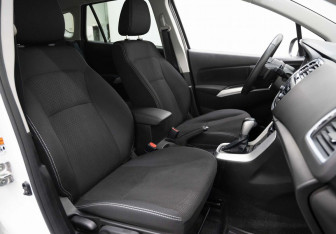 Подержанный автомобиль Suzuki SX4 Hatchback 2019 года (7 фото)