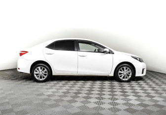 Подержанный автомобиль Toyota Corolla Sedan 2014 года (4 фото)