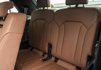 Подержанный автомобиль Audi Q7 2021 года (16 фото)