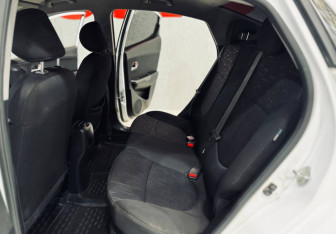 Подержанный автомобиль Kia Rio Sedan 2017 года (21 фото)