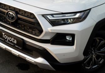 Новый Toyota RAV4 2025 (10 фото)