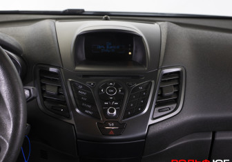 Подержанный автомобиль Ford Fiesta Sedan 2015 года (14 фото)