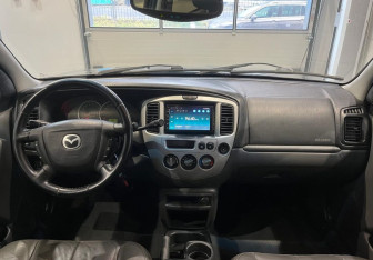 Подержанный автомобиль Mazda Tribute 2003 года (12 фото)