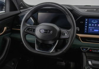 Подержанный автомобиль Geely Monjaro 2023 года (15 фото)