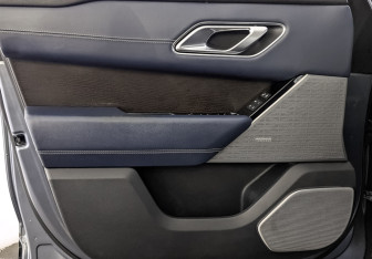 Подержанный автомобиль Land Rover Range Rover Velar 2017 года (19 фото)