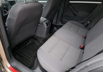 Подержанный автомобиль Volkswagen Jetta Sedan 2008 года (10 фото)