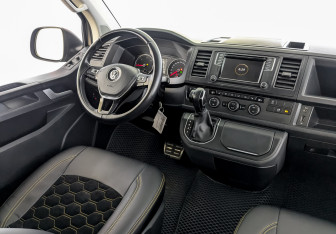 Подержанный автомобиль Volkswagen Multivan 2019 года (30 фото)