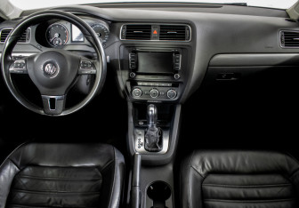 Подержанный автомобиль Volkswagen Jetta Sedan 2012 года (11 фото)
