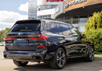 Подержанный автомобиль BMW X7 2019 года (4 фото)