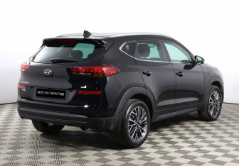 Подержанный автомобиль Hyundai Tucson 2018 года (3 фото)