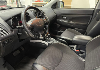 Подержанный автомобиль Peugeot 4008 2012 года (11 фото)