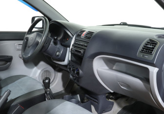 Подержанный автомобиль Kia Picanto 2006 года (9 фото)