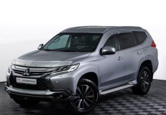 Подержанный автомобиль Mitsubishi Pajero Sport 2017 года (23 фото)