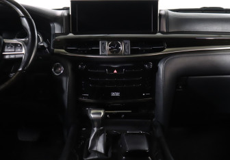 Подержанный автомобиль Lexus LX 2016 года (14 фото)