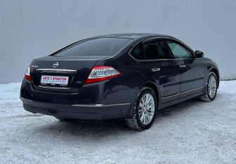 Подержанный автомобиль Nissan Teana 2011 года (5 фото)