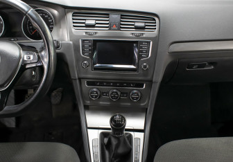 Подержанный автомобиль Volkswagen Golf Hatchback 2013 года (13 фото)