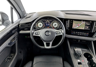 Подержанный автомобиль Volkswagen Touareg 2020 года (22 фото)