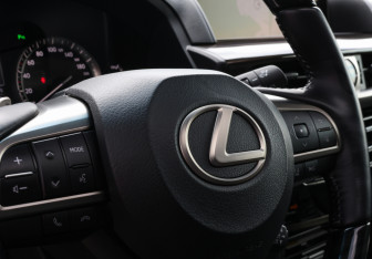 Подержанный автомобиль Lexus LX 2021 года (29 фото)