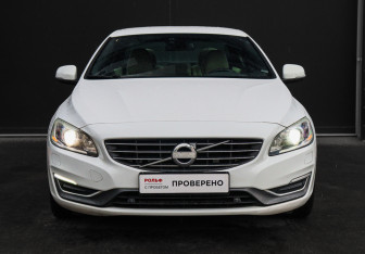 Подержанный автомобиль Volvo S60 2014 года (2 фото)