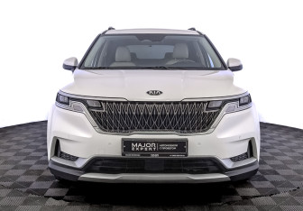 Подержанный автомобиль Kia Carnival 2021 года (2 фото)