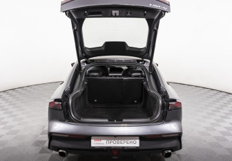 Подержанный автомобиль Changan UNI-V 2023 года (25 фото)