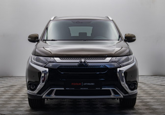 Подержанный автомобиль Mitsubishi Outlander 2019 года (2 фото)