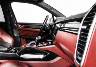 Подержанный автомобиль Porsche Cayenne 2018 года (40 фото)