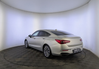 Подержанный автомобиль Hongqi H5 2022 года (7 фото)