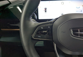 Подержанный автомобиль Geely Monjaro 2024 года (28 фото)