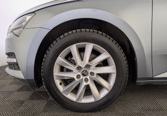 Подержанный автомобиль Skoda Superb Liftback 2019 года (13 фото)