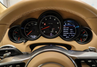 Подержанный автомобиль Porsche Cayenne 2015 года (15 фото)