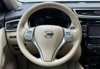 Подержанный автомобиль Nissan X-Trail 2016 года (12 фото)