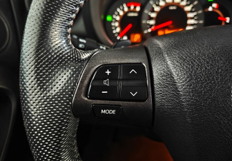 Подержанный автомобиль Toyota RAV4 2010 года (14 фото)
