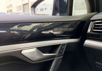 Подержанный автомобиль Volkswagen Touareg 2019 года (19 фото)