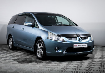 Подержанный автомобиль Mitsubishi Grandis 2008 года (3 фото)