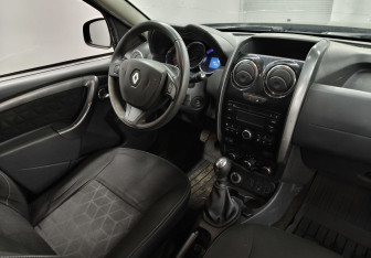 Подержанный автомобиль Renault Duster 2017 года (10 фото)