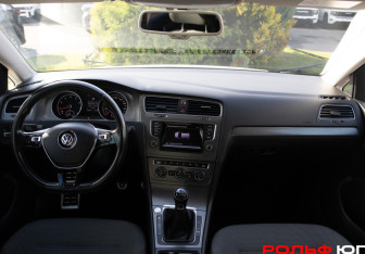 Подержанный автомобиль Volkswagen Golf Hatchback 2013 года (11 фото)