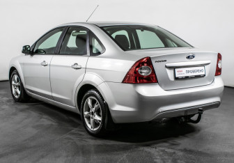 Подержанный автомобиль Ford Focus Sedan 2010 года (9 фото)