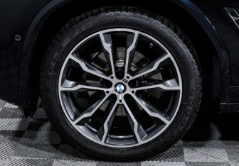 Подержанный автомобиль BMW X3 2022 года (10 фото)