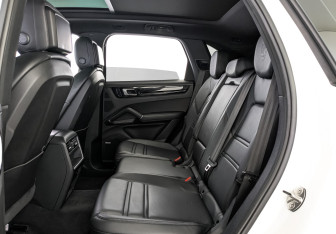 Подержанный автомобиль Porsche Cayenne 2021 года (18 фото)