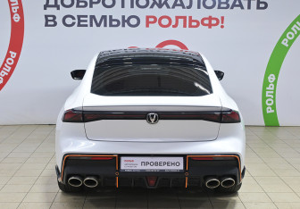 Подержанный автомобиль Changan UNI-V 2023 года (5 фото)