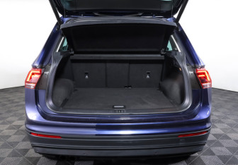 Подержанный автомобиль Volkswagen Tiguan 2017 года (10 фото)