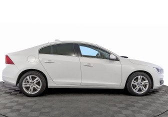 Подержанный автомобиль Volvo S60 2016 года (4 фото)