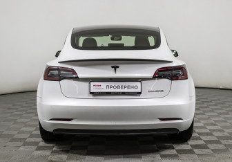 Подержанный автомобиль Tesla Model 3 2021 года (6 фото)