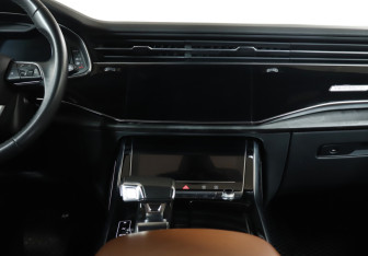 Подержанный автомобиль Audi Q8 2021 года (14 фото)