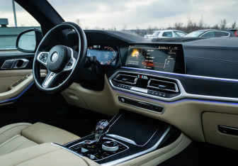 Подержанный автомобиль BMW X7 2021 года (11 фото)
