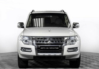 Подержанный автомобиль Mitsubishi Pajero 2021 года (2 фото)